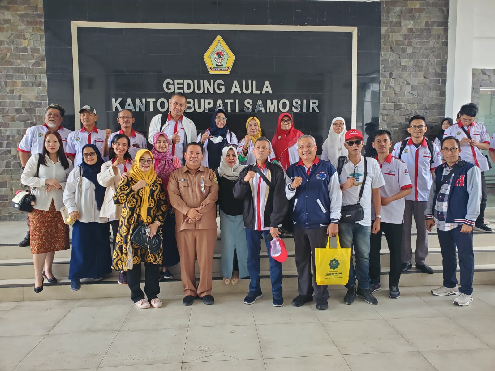 Lima Mahasiswa Universitas Terbuka ikut KKN Internasional BKS PTN Wilayah Barat Tahun 2024 di Kabupaten Samosir Sumatera Utara