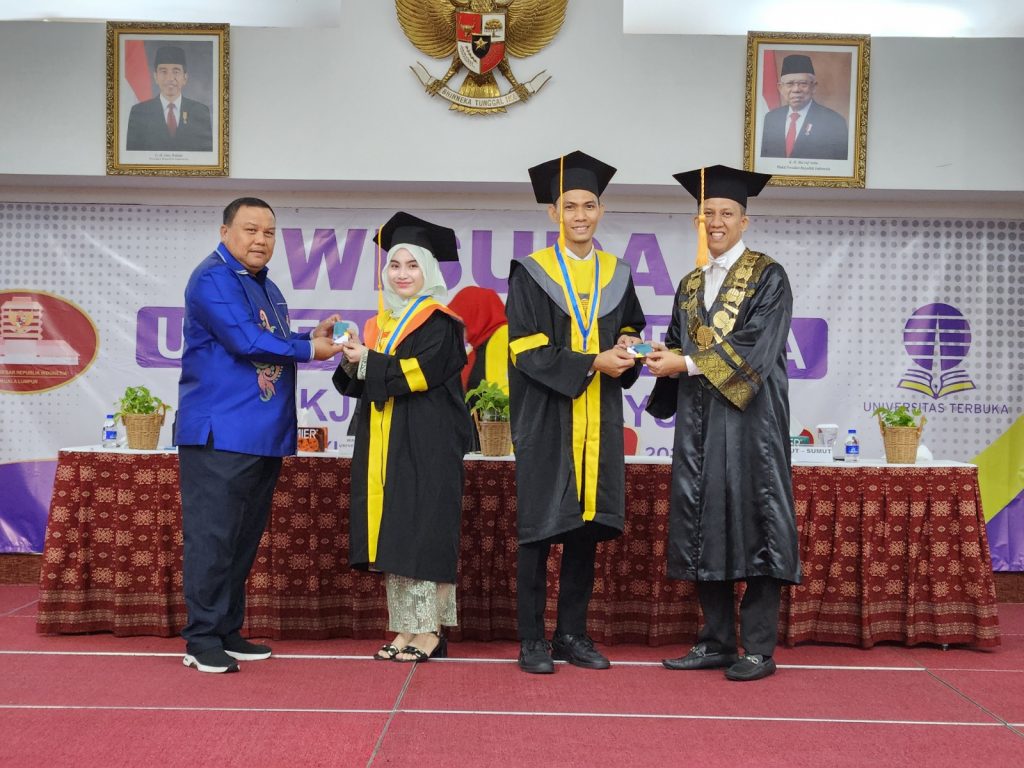 Pelaksanaan Wisuda di KBRI Kuala Lumpur Bersama Universitas Terbuka Medan