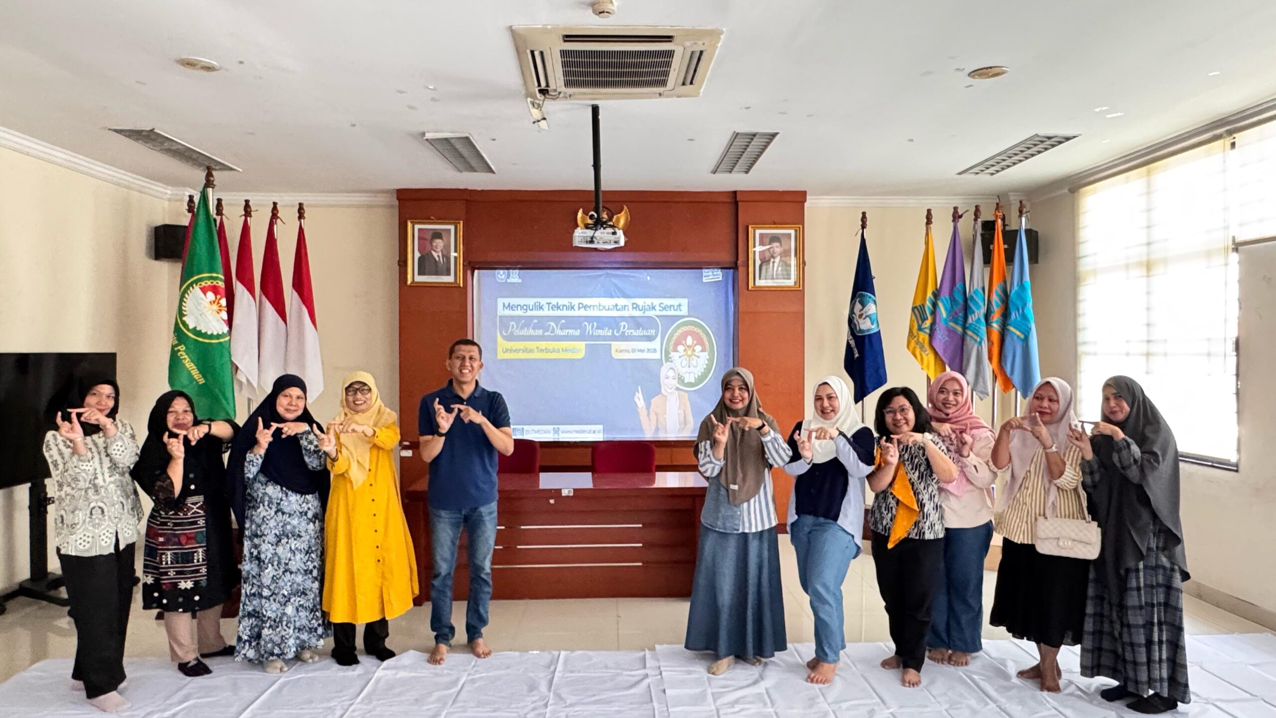 Segar Rujak Serut Pada Hasil Kreasi Ibu-Ibu DWP UT Medan