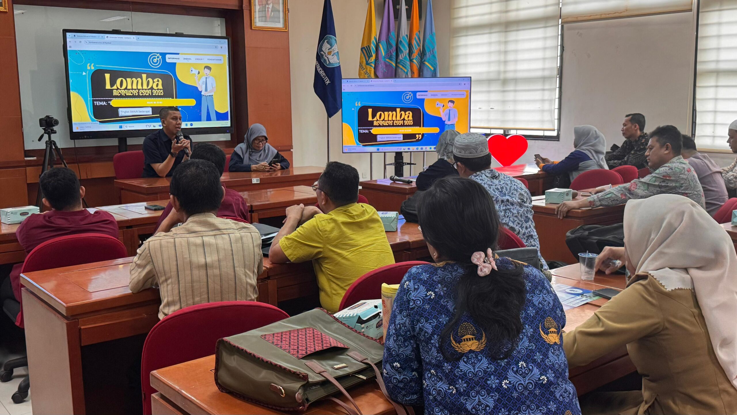 Workshop Menulis Kreatif Bagi Siswa Sekolah di Universitas Terbuka Medan