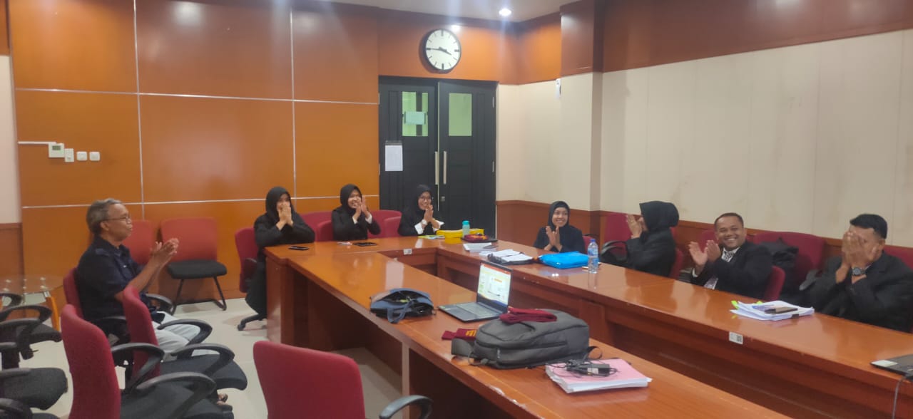 UT Medan Gelar Sidang Tesis Tujuh Mahasiswa Magister Siap Kontribusi untuk Pendidikan Dasar (4)