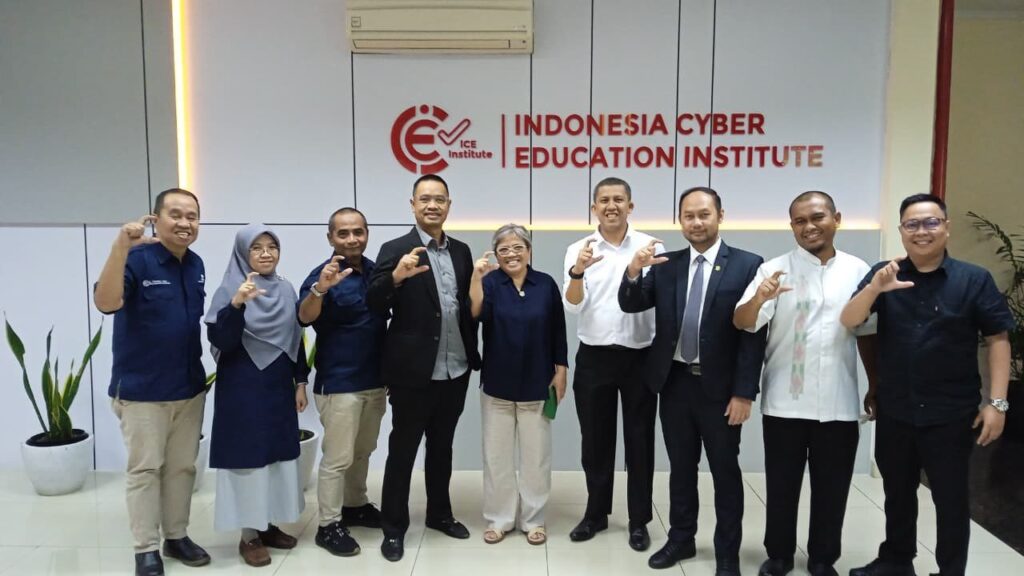 Direktur UT Medan Berkunjung ke Kantor Indonesia Cyber Education Institute : : Perkuat Sinergi dalam Pendidikan Digital