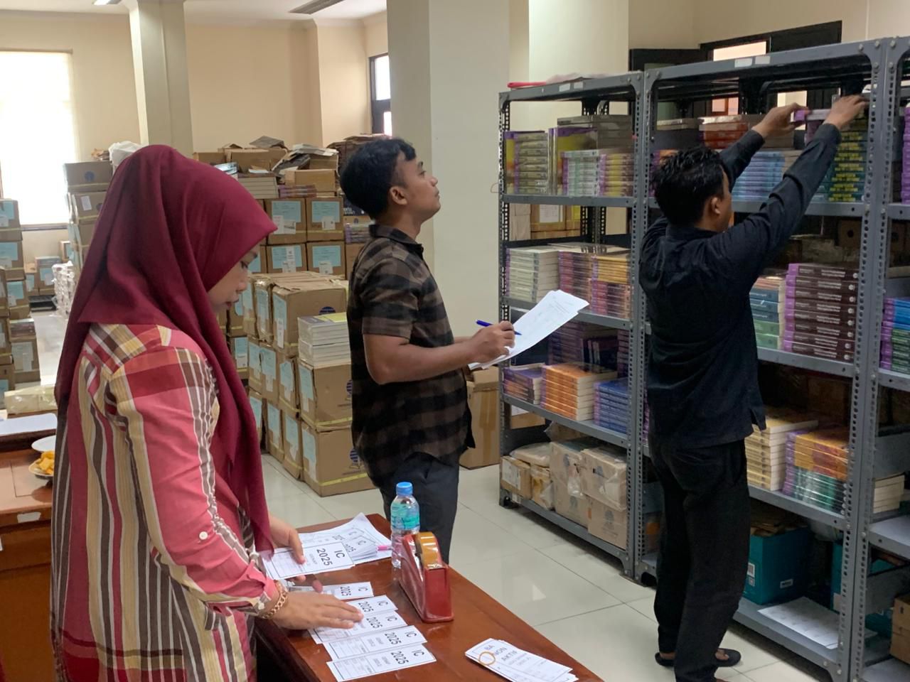 UT Medan dan Puslaba UT Perkuat Tata Kelola Bahan Ajar Melalui Kegiatan Inventory Count