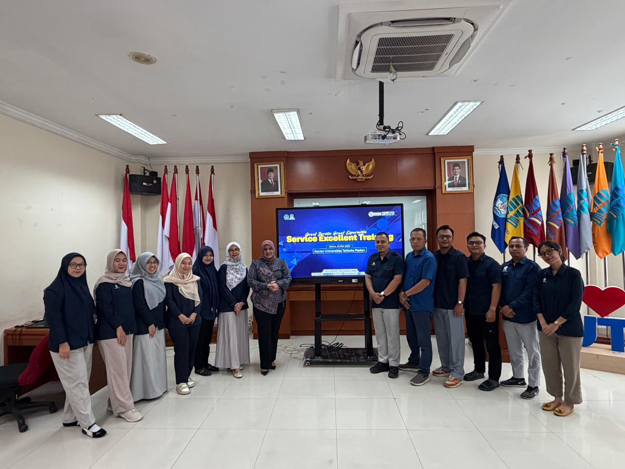 UT Medan Selenggarakan Service Excellent Training untuk Perkuat Budaya Pelayanan Prima