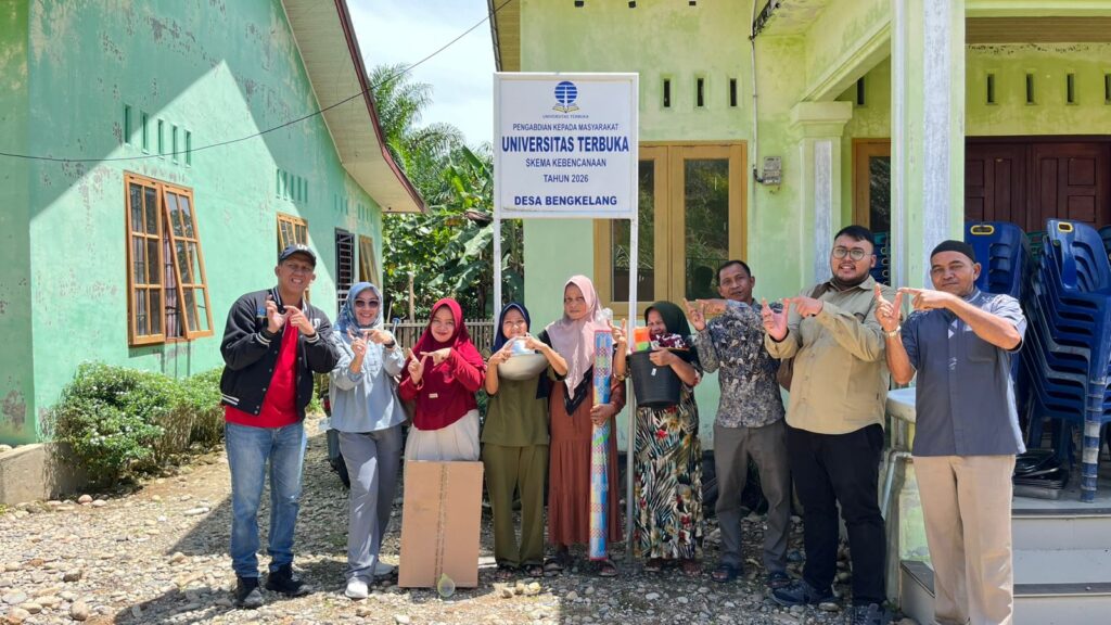 Universitas Terbuka Salurkan Bantuan Kebencanaan kepada Warga Desa Bengkelang, Kabupaten Aceh Tamiang