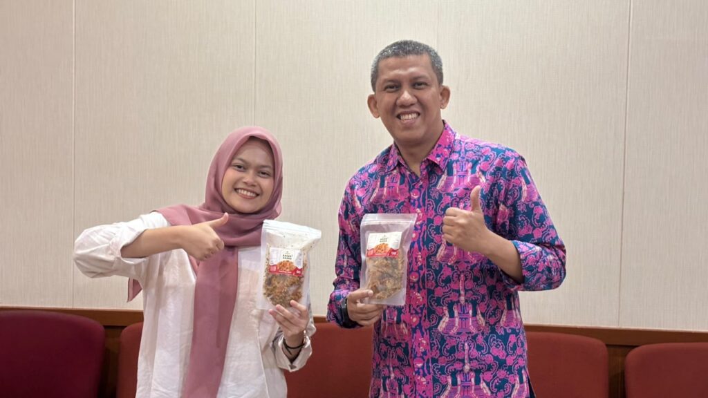 Kerak Nasi Naik Kelas! Mahasiswa UT Medan Hadirkan Krakin’s sebagai Cemilan Kekinian